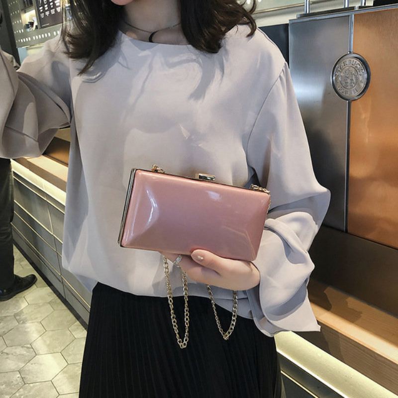 Advanced Sense Bag Foreign Air Female Bag 2023 Nová Vlna Korejská Verze Wild Patent Leather Clutch Bag Chain Messenger Bag