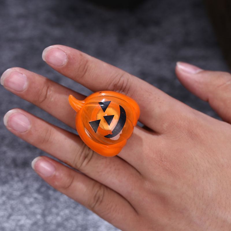 Halloween Plastový Prsten Led Zářící Dýně Lucerna Bat Skull Ring Záludný Malý Dárek