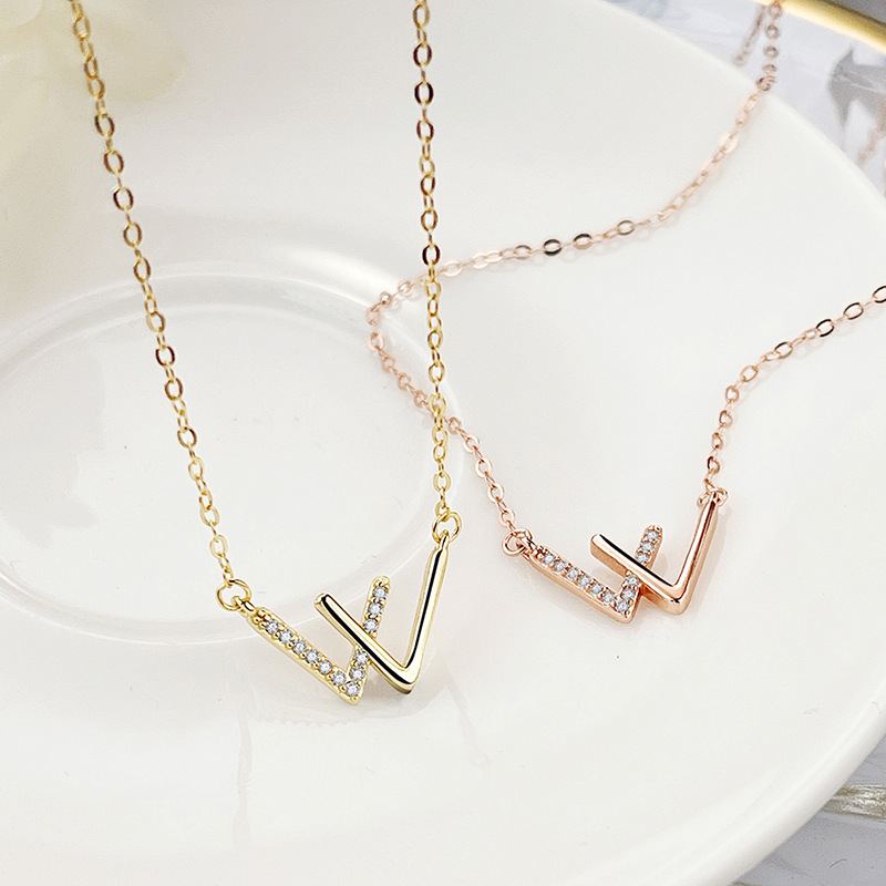 2023 W Letter Necklace S925 Sterling Silver Náhrdelník Dámský Design Sense Přívěsek S Dvojitým V Klíčním Řetízkem