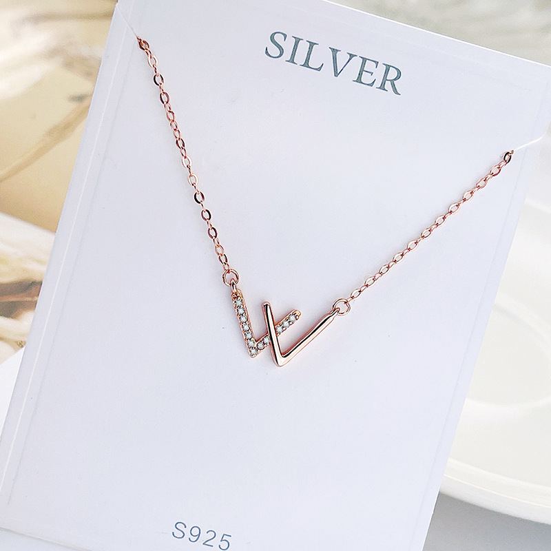 2023 W Letter Necklace S925 Sterling Silver Náhrdelník Dámský Design Sense Přívěsek S Dvojitým V Klíčním Řetízkem