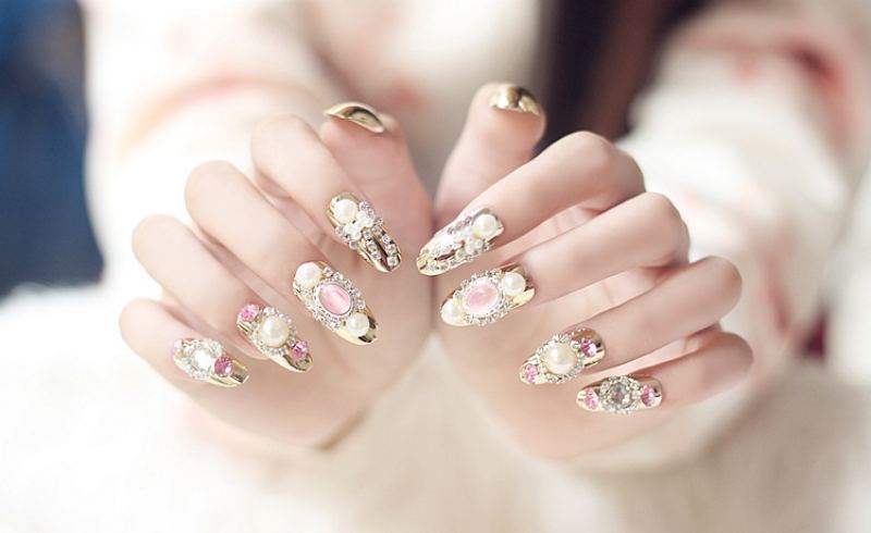 Svatební Nail Art S Lesklým Zlatým Motýlem A Perlovým Lepidlem Ruční Manikúra Umělé Nehty S Dlouhým Úsekem N070